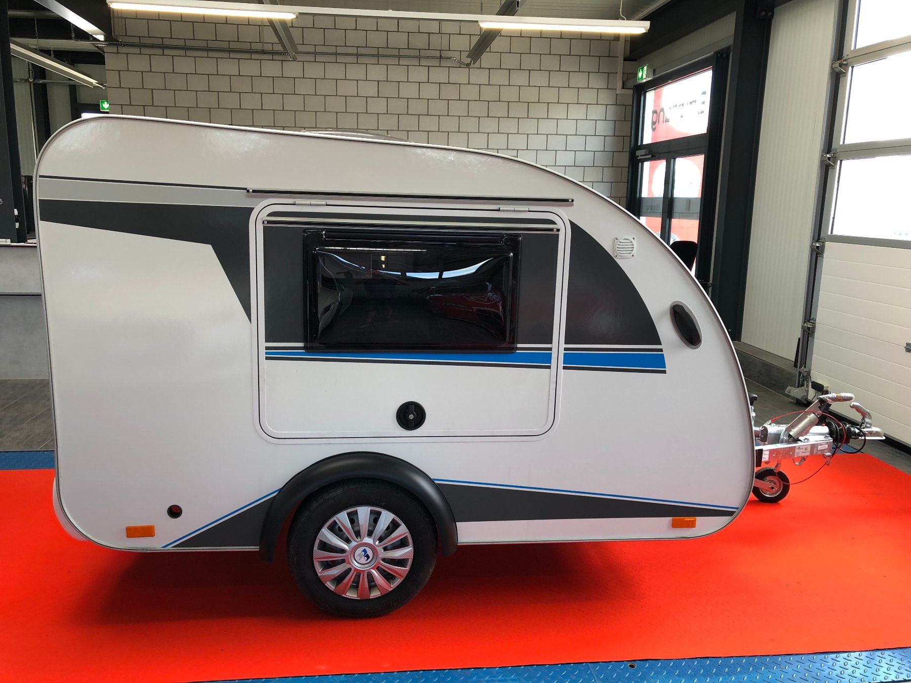 Daltec Camping Fahrzeuge: Wohnwagen Tomplan T750 Tommy mini Camper – Neu (gemäss Beschreibung) aus Gampelen von Steuer0 3
