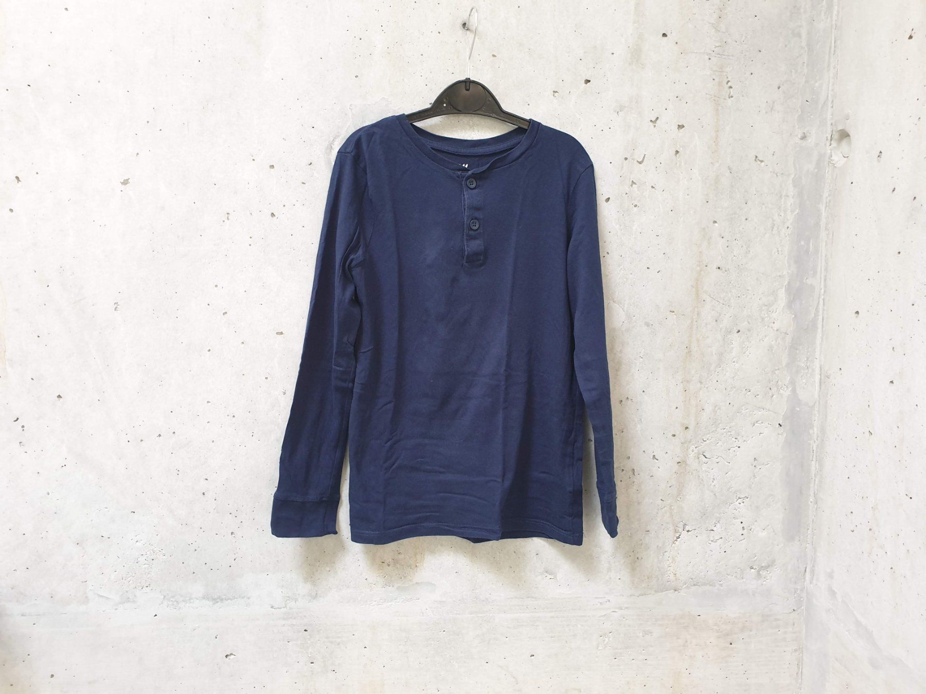 H&M Hemden, T-Shirts & Polos: T-shirt manches longues basic H&M, garçon, taille 122/128 – Gebraucht aus Fribourg von fripons