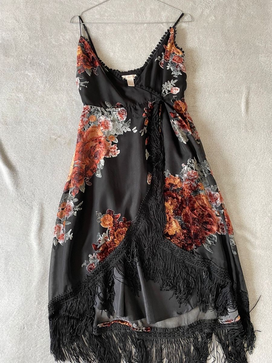 Kleider: Robe noire à fleurs Forever 21, taille M, avec franges! – Neu (gemäss Beschreibung) aus Vuippens von ale_6gkb