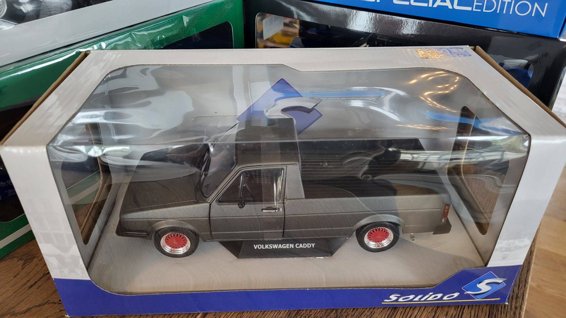 Solido Modellini d'auto: Volkswagen Caddy 1:18 Solido – Usato da Rothrist venduto da Juana5 4