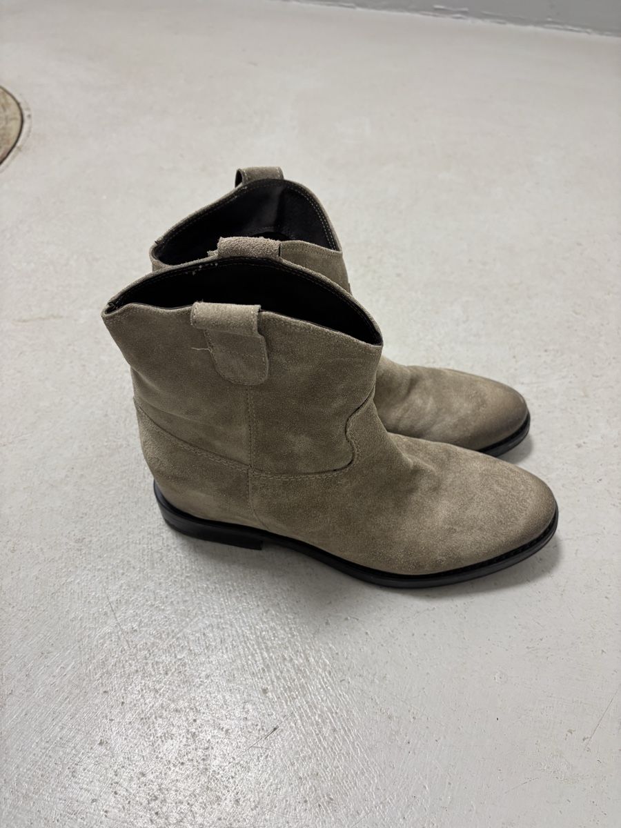 Damenschuhe: Wunderschöne Stiefelette aus Wildleder Gr. 39 – Gebraucht aus Remetschwil von est_zk69