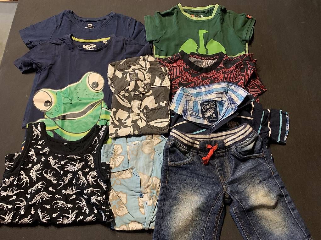 Camicie, T-shirt & Polo: Shirts 122/128 – Usato da Fahrni b. Thun venduto da bieberli