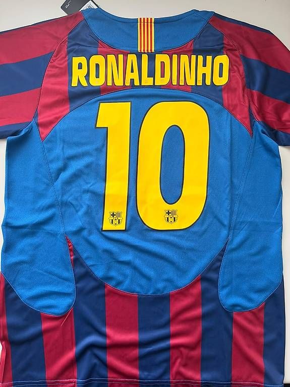 FC Barcelona Leibchen & Hosen: Ronaldinho Trikot. – Gebraucht aus Ittigen von tij_dvs7 1