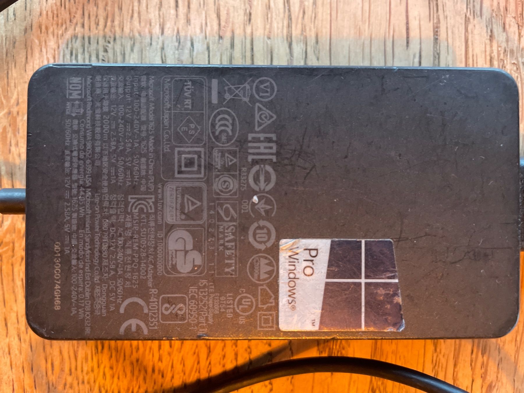 Microsoft Caricabatterie: Microsoft Surface Netzteil / Ladekabel – Usato da Steinach venduto da angec1 2