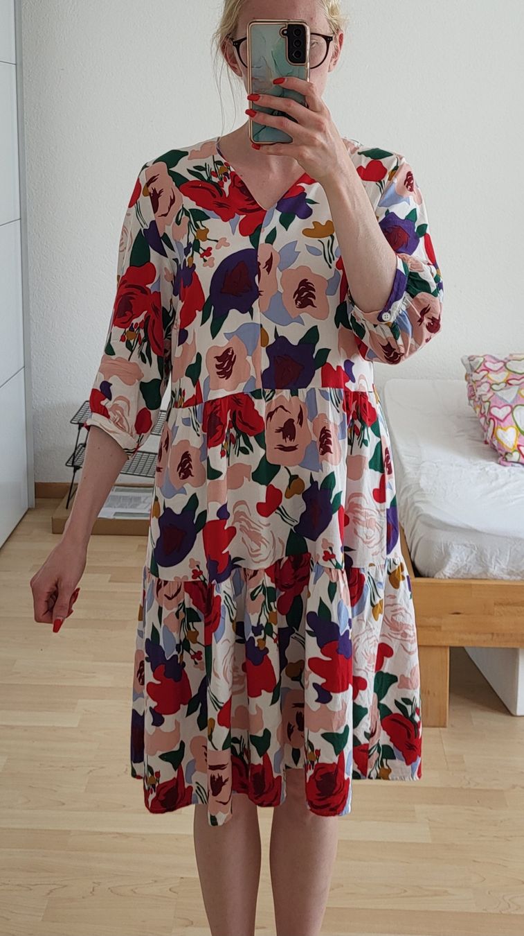 Kleider: Sommerliches Blumenkleid Grösse M – Gebraucht aus Steffisburg von esneusdaheime 2