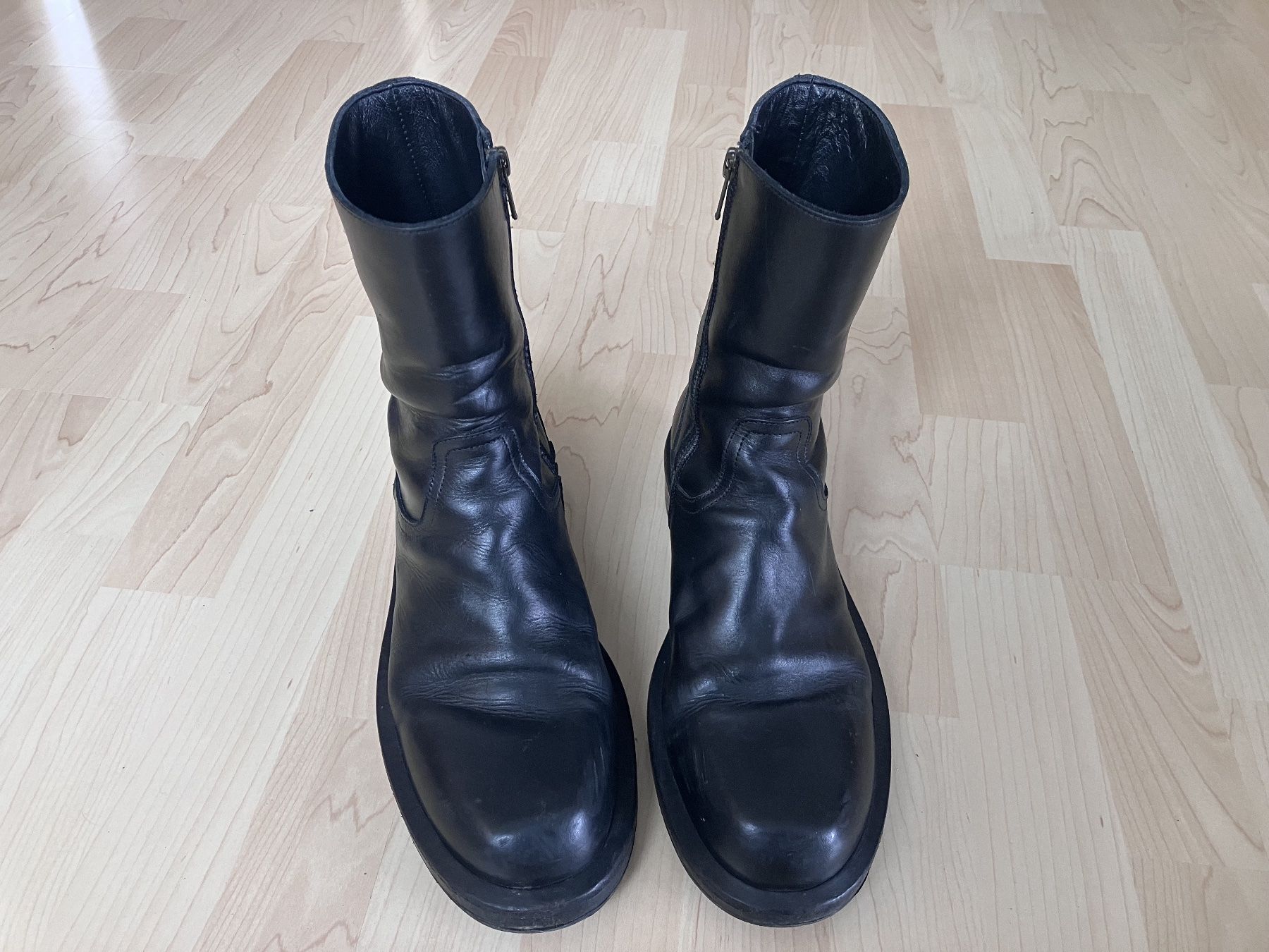 Scarpe da uomo: ANN DEMEULEMEESTER Labor Nero Leather Boots – Usato da Jona venduto da jallah