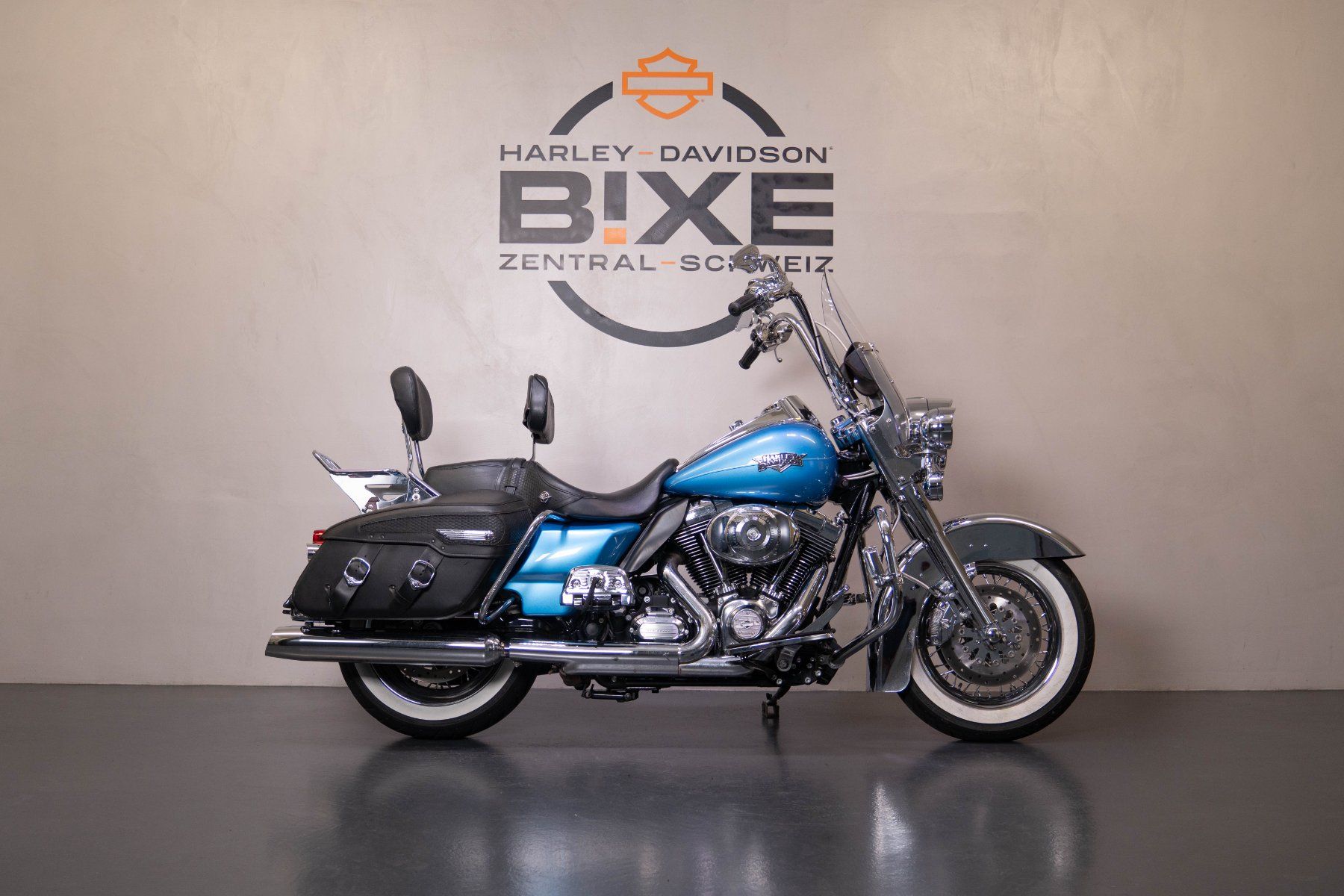 Harley-Davidson Touring: Harley-Davidson Road King Classic – Usato da Hünenberg venduto da Maxim369