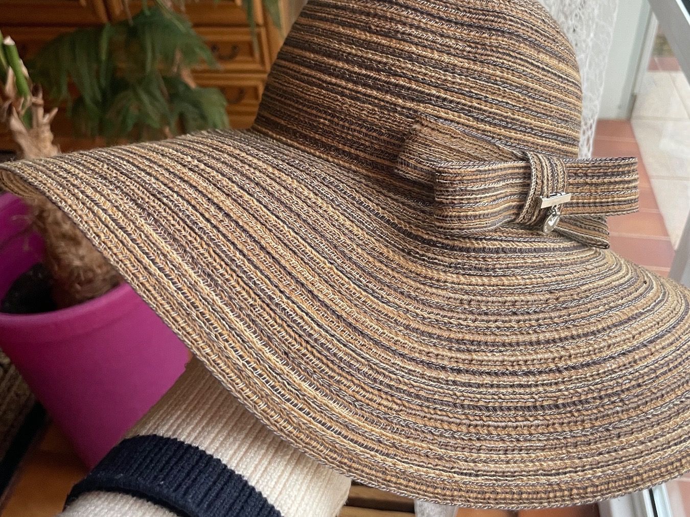 Armani Copricapi, berretti & cappellini: Brand new Armani hat 55cm – Nuovo (secondo la descrizione) da Embrach venduto da lau_2gtp
