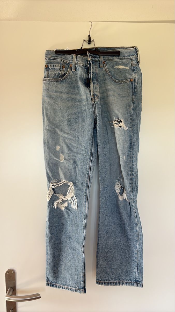 Levi's Jeans: Distressed Levi's Jeans – Neu (gemäss Beschreibung) aus Oberhasli von ani_97f7