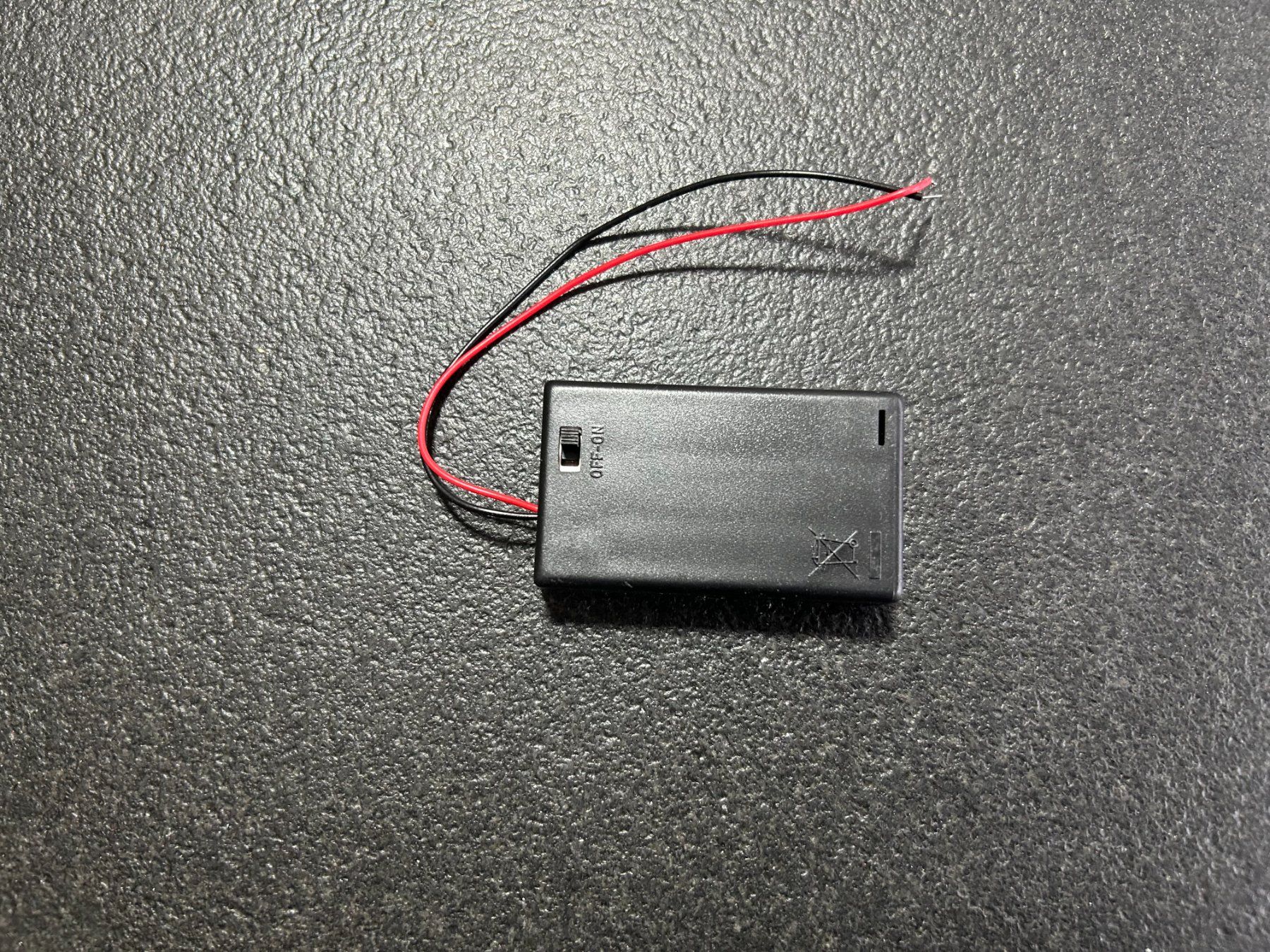 Componenti elettronici: Batteriehalter Batteriebox 3x AAA mit Kabel und Schalter – Nuovo e nell'imballaggio originale da Root venduto da Mpcshop