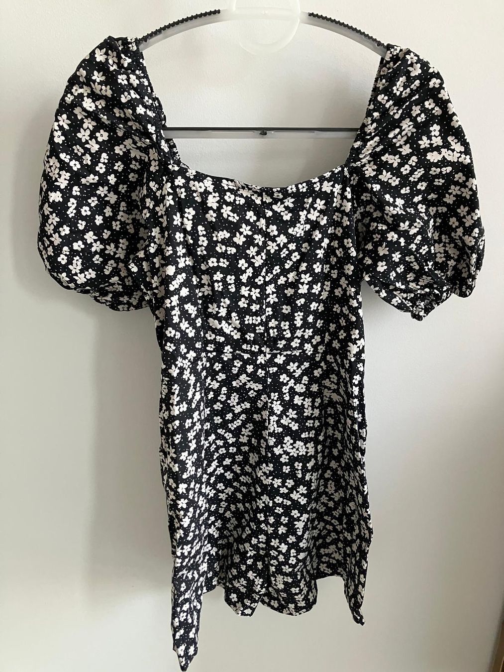 H&M Tute: H&M kurzarm Jumpsuits Grösse 38 – Usato da Allenwinden venduto da Obalu