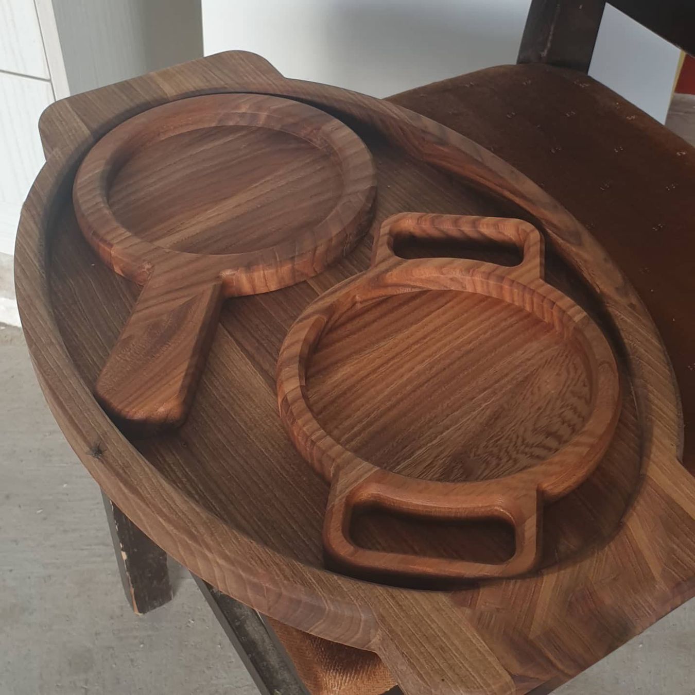 Piatti di portata: Holztablett Servierplatten aus Holz – Nuovo e nell'imballaggio originale da Zürich venduto da Miki_Schreiner