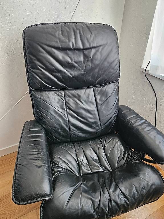 Poltrone: Schwarzer Leder-Relaxsessel mit Hocker  bequem – Usato da mühlau venduto da MoonCrypto 1