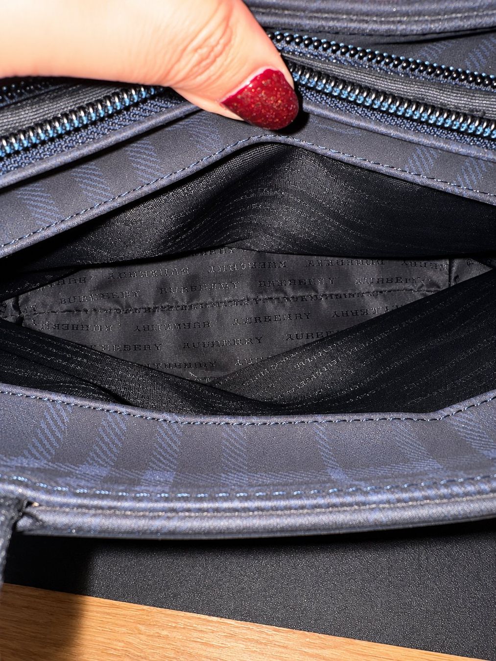 Burberry Sacs femmes: Sac Burberry Smoke – D'occasion à Romont FR par Djeb7 2