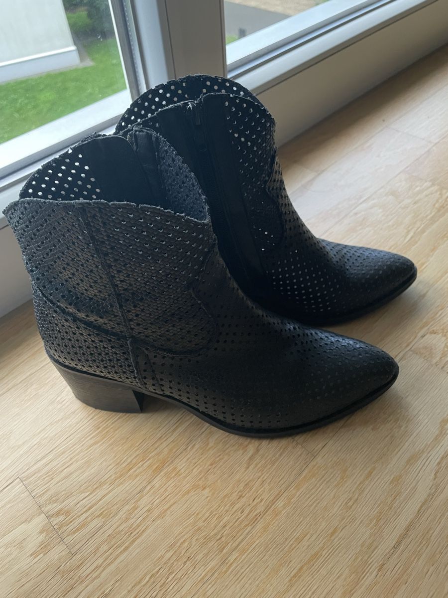 Scarpe da donna: Schwarze Lederstiefeletten Größe 37 Perfekt for Spring – Usato da Möhlin venduto da Halylea 2