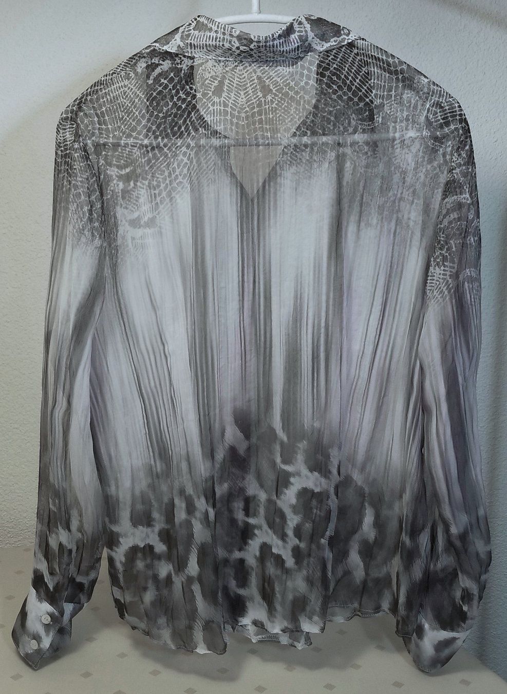 Blusen: Bluse grau-weiss, Animal Optik, Langarm, Grösse 40 – Neu (gemäss Beschreibung) aus Schwerzenbach von vimo-18 1