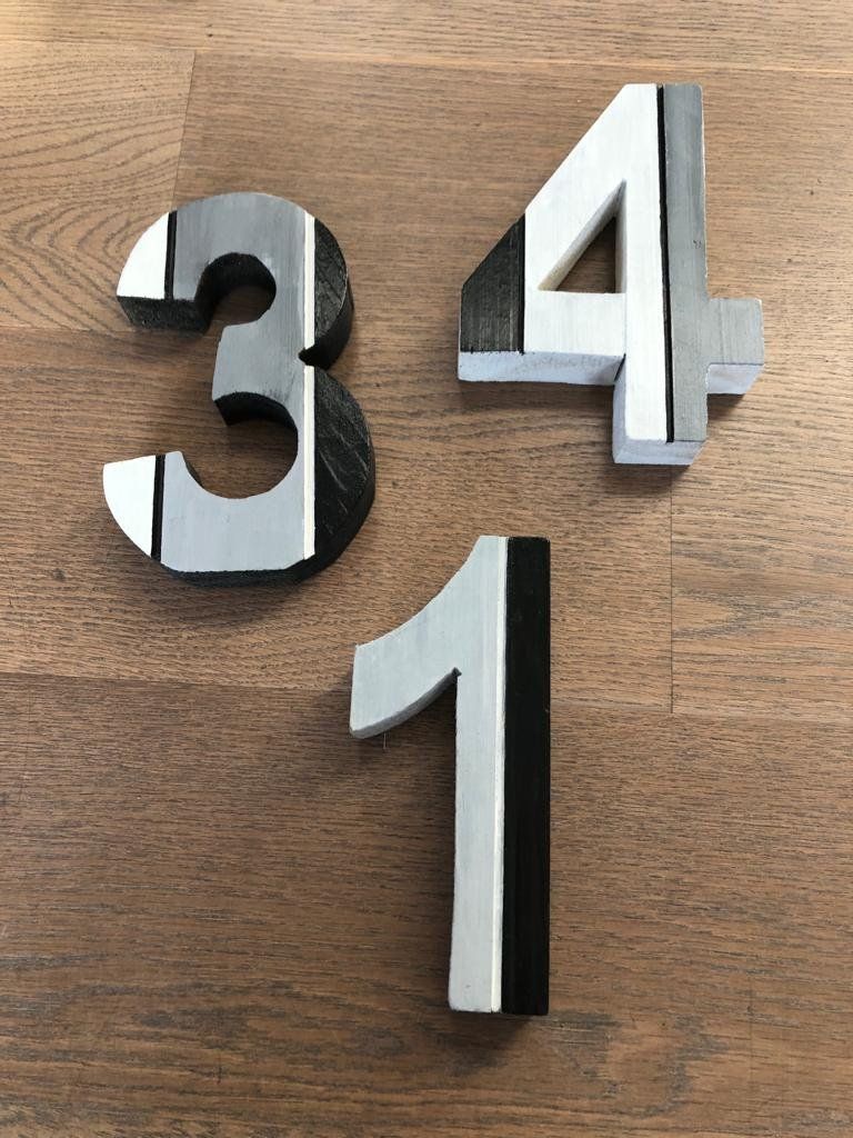 Toutes les décorations: Zahlen 1 - 3 - 4 aus Holz – D'occasion à Samstagern par TAAF 1