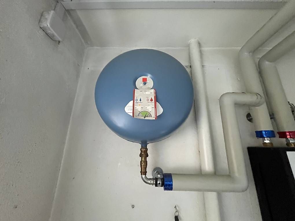 Radiatori: Installation complète à Mazout Vaillant 2016 -16kw  – Usato da Echichens venduto da axel_17_91 2