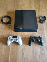 PlayStation 4 mit 2 Controller und Kabel