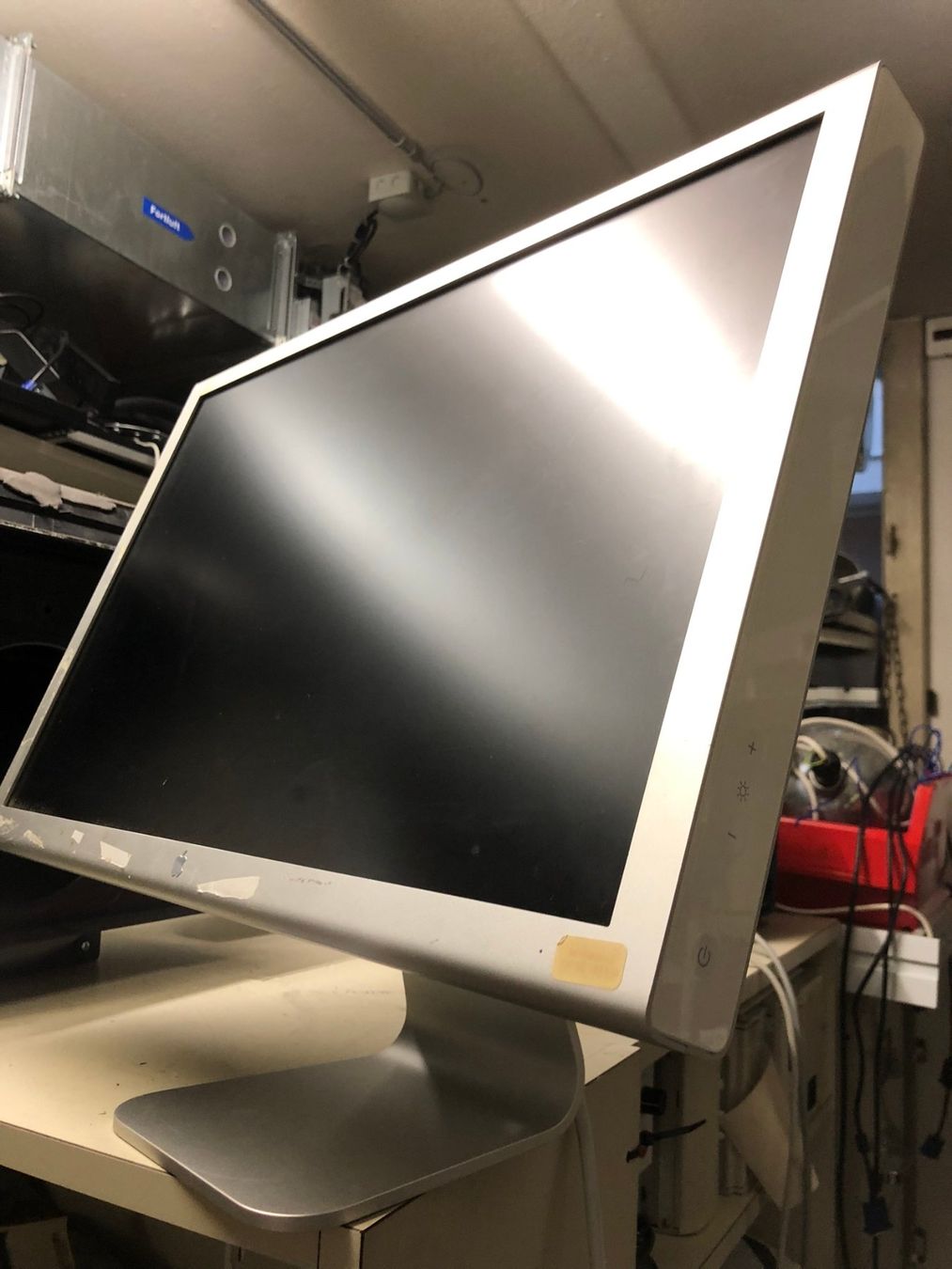 Apple Monitor: Apple Mac Cinema Display (Bildschirm) Modell A1082 – Difettoso da Hinterkappelen venduto da atomschnee