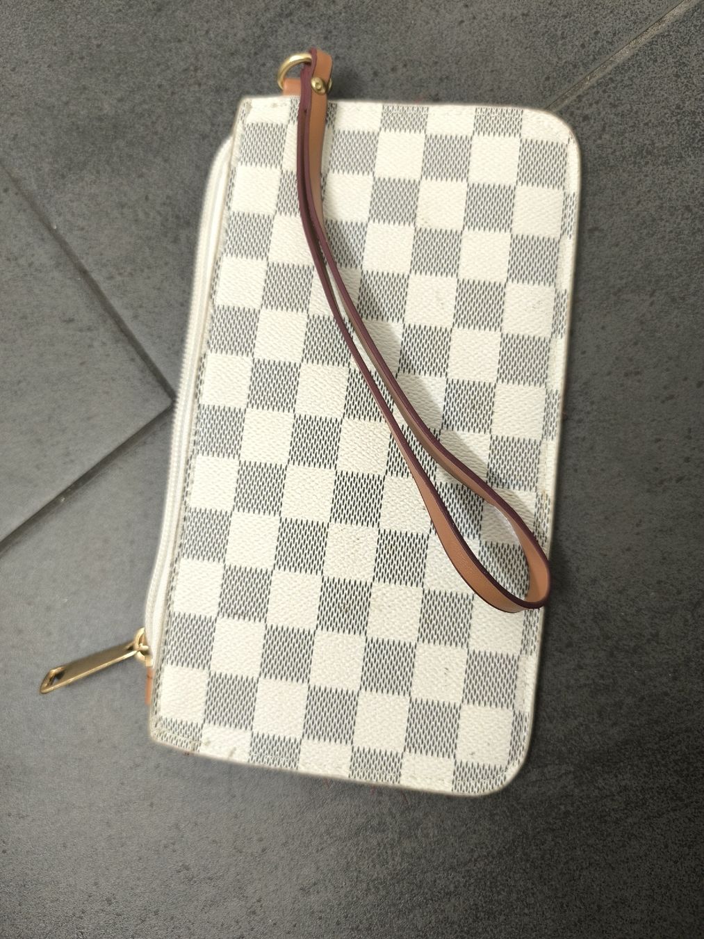 Borse da donna: Pochette Damier Azur hell gebrauchter Zustand – Nuovo e nell'imballaggio originale da Zürich venduto da SwissWardrobe