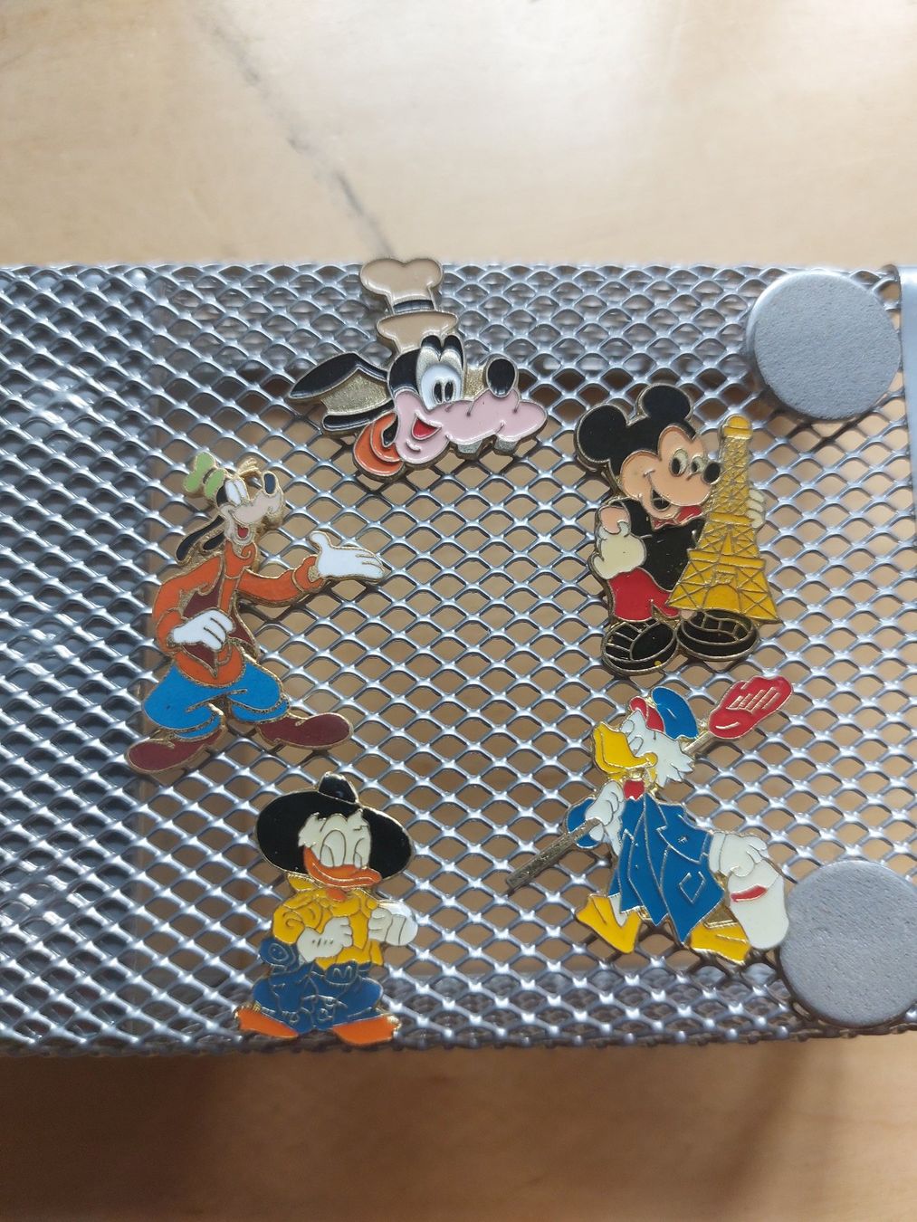 Disney Placchette & Badge: 7 DISNEY -  PIN – Usato da Gipf - Oberfrick venduto da Esnoopy 1