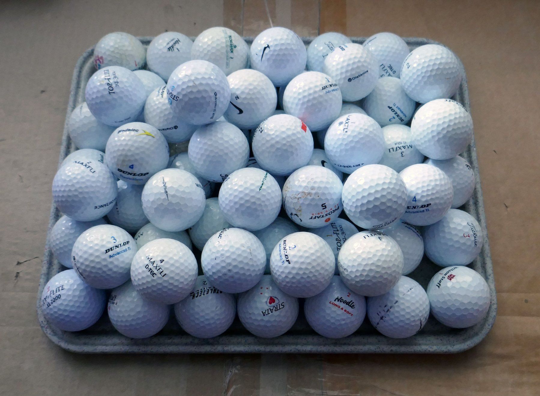 Bälle: 65 Golfbälle Mix (verschiedene Marken) – Gebraucht aus Ehrendingen von Wolfmanjack
