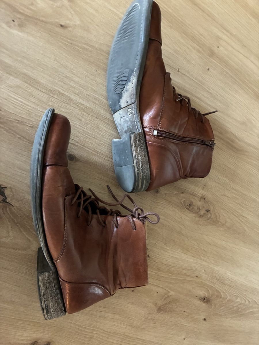 Chaussures femmes: Bottine  – D'occasion à Berlens par aye_lf66 1