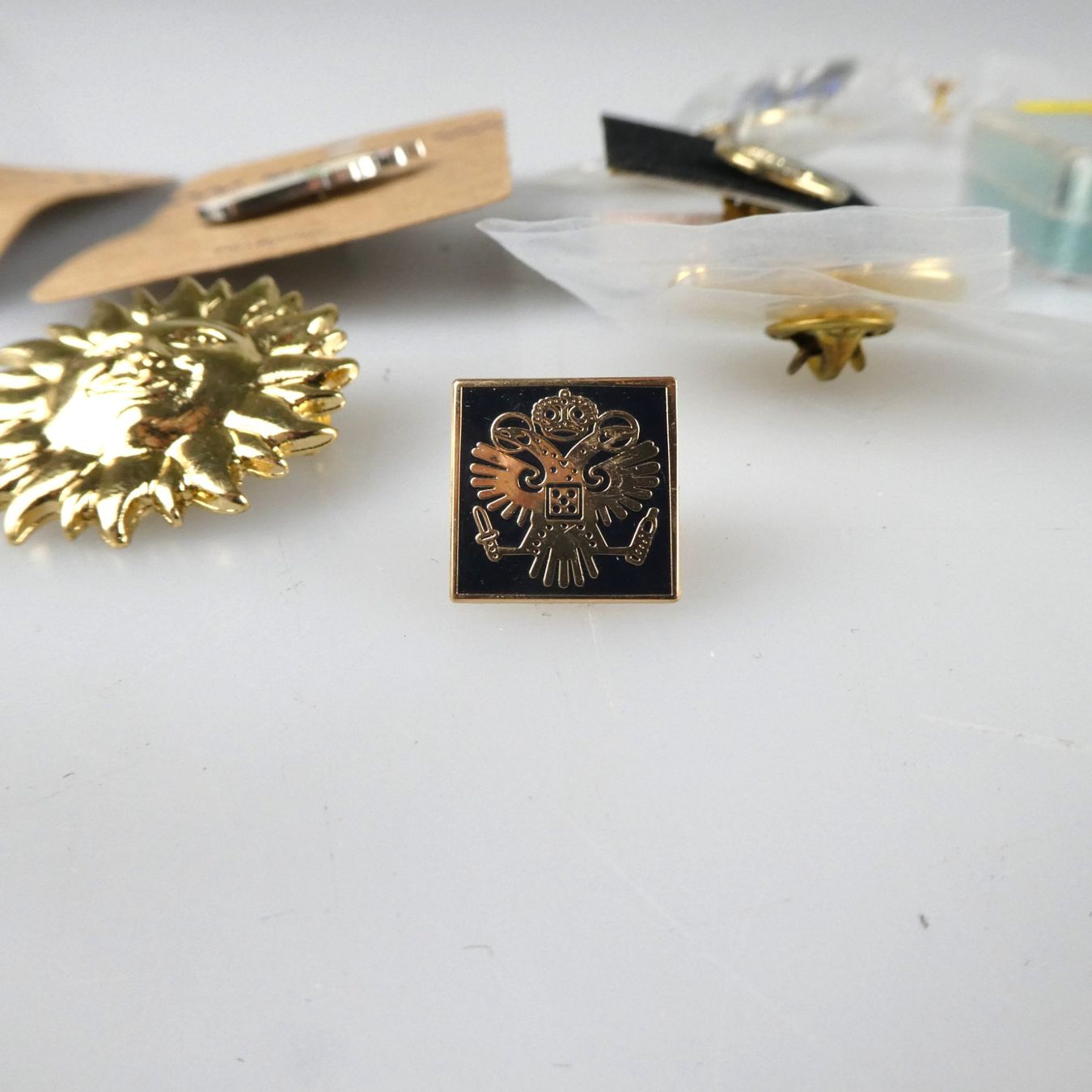 Placchette & Badge: Sammlung verschiedener Anstecknadeln – Usato da Volketswil venduto da brockipfannenstil 4
