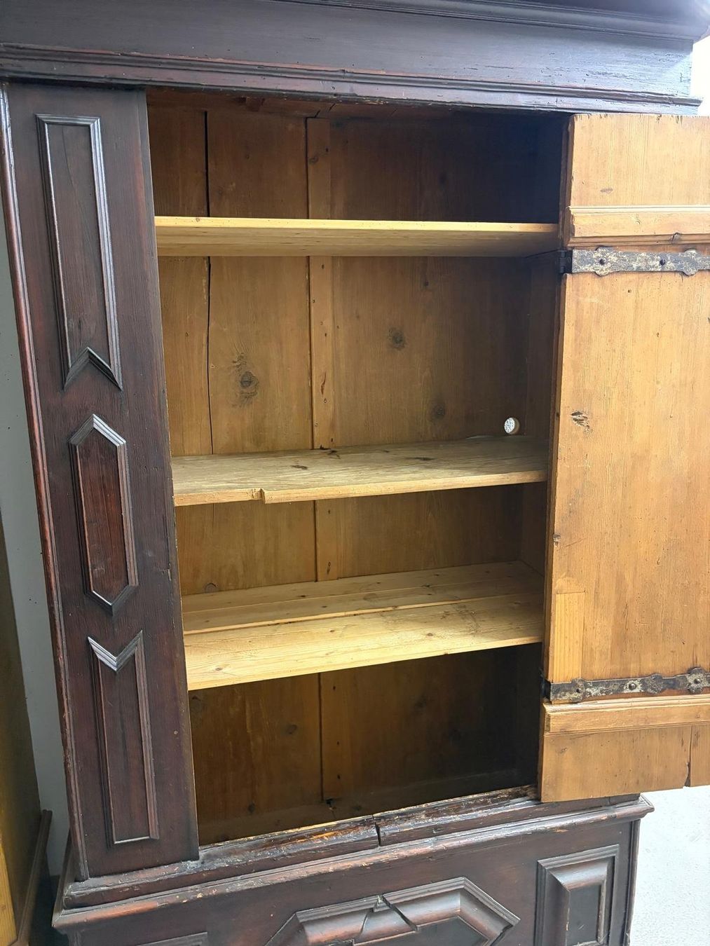 Schränke: Alter Holzschrank – Gebraucht aus Stäfa von lau_y5dc 1