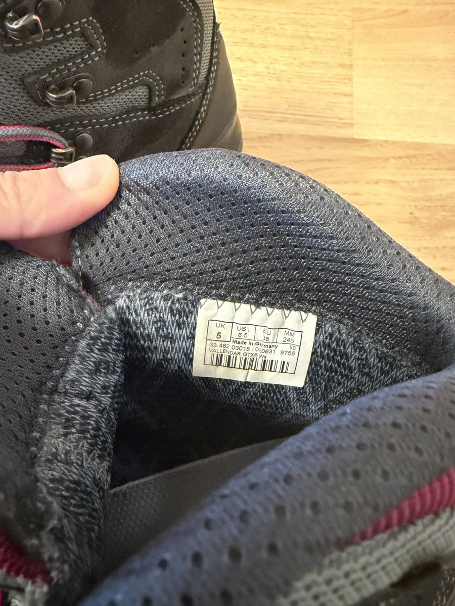 Lowa Chaussures femmes: Wanderschuhe Lowa schwarz Grösse 38 – D'occasion à Zürich par muk_8rws 4