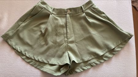 Leichte Sommer-Shorts, elegant, olivgrün, Gr. L