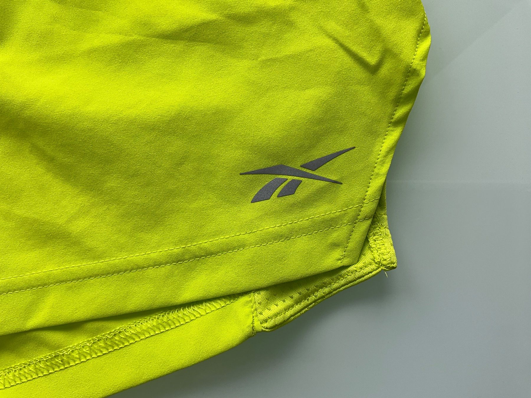 Reebok Hosen: Reebok Performance Shorts (Large) – Gebraucht aus Zürich von Likelike 1