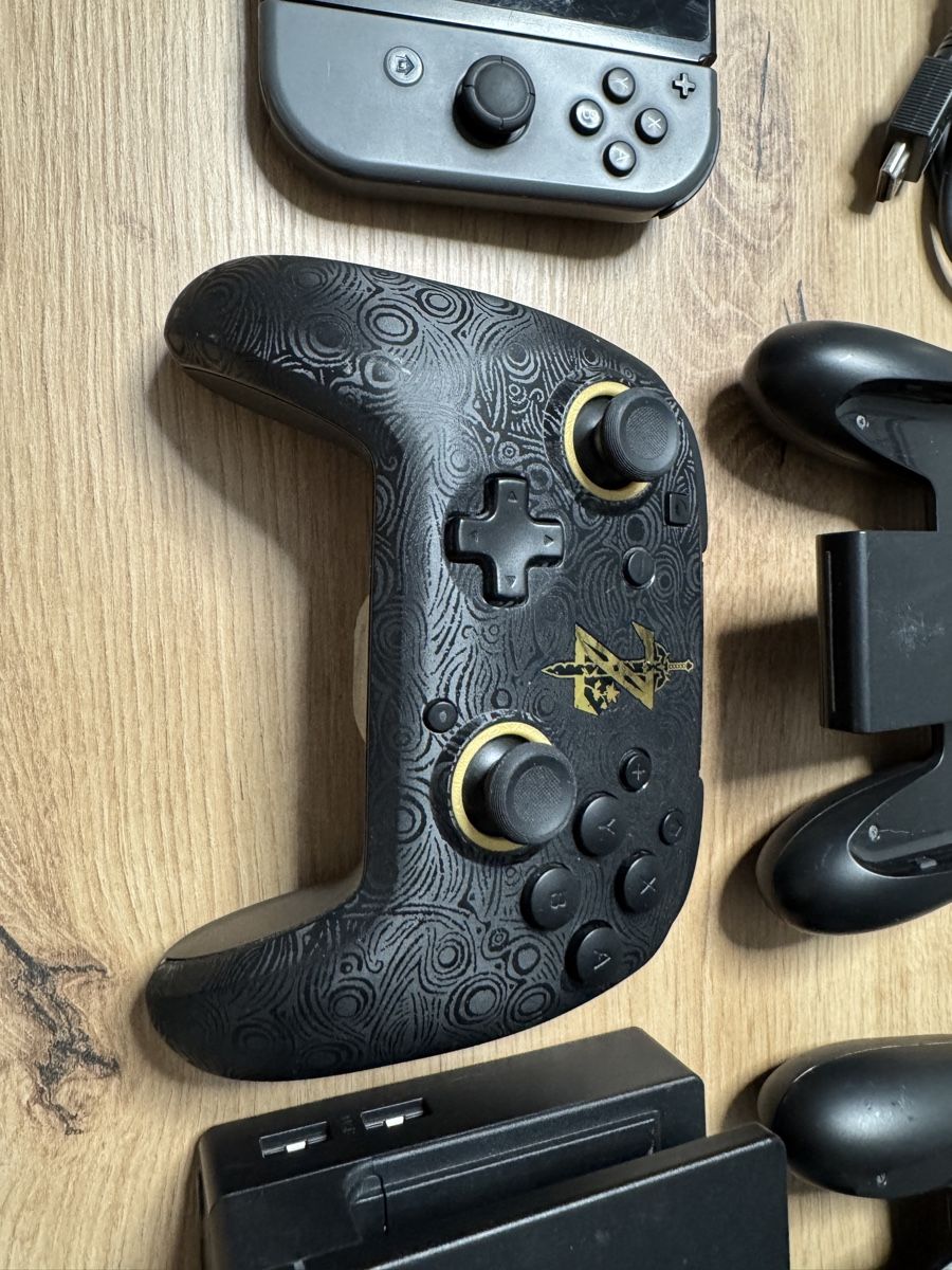 Nintendo Console: Nintendo Switch Bundle - Konsole, Dock, Controller🎮🕹️  – Usato da Biberist venduto da etesummer 4