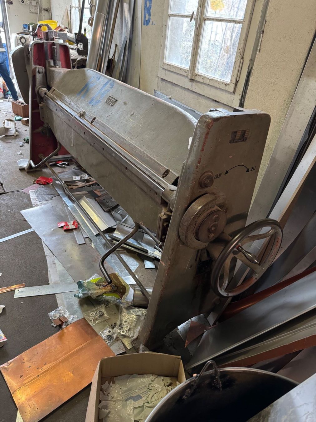 Toutes les machines: Plieuse de ferblantier 2m – D'occasion à Galmiz par