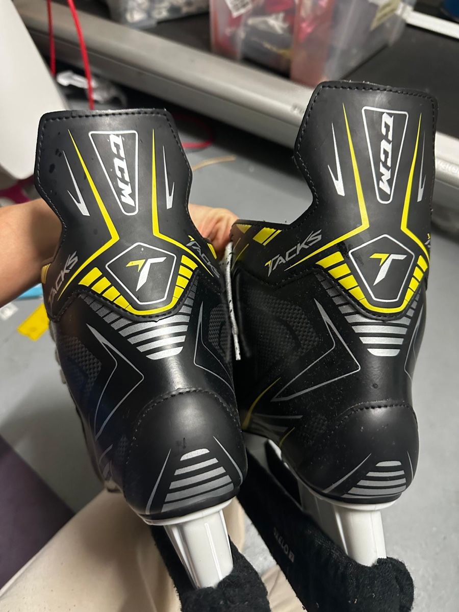 Ccm Patins à glace: Ccm skates EU 43 Schlittschuhe  – D'occasion à Hausen am Albis par ysgem 1