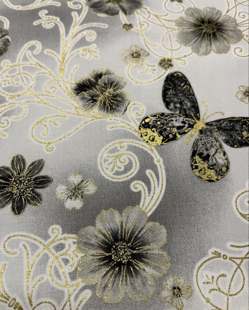 Tessuti: Patchworkstoff Schmetterlinge, Blumen, Ornamente in grautöne – Nuovo (secondo la descrizione) da Seuzach venduto da KreativmitStoff 4