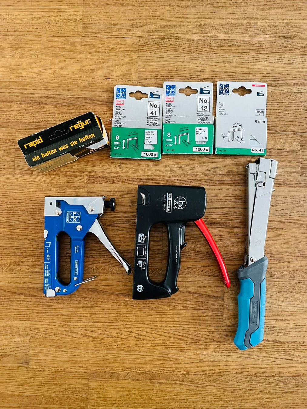 Tutti gli attrezzi: Lot de pistolet agrafeuse. – Usato da Zürich venduto da rit_y22r 2
