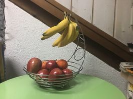 Moderner, neuwertiger Früchtekorb aus massivem Chromstahl