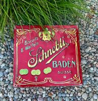 ANTIKE GEPRÄGTE BISCUIT BLECHBÜCHSE VON SCHNEBLI BADEN