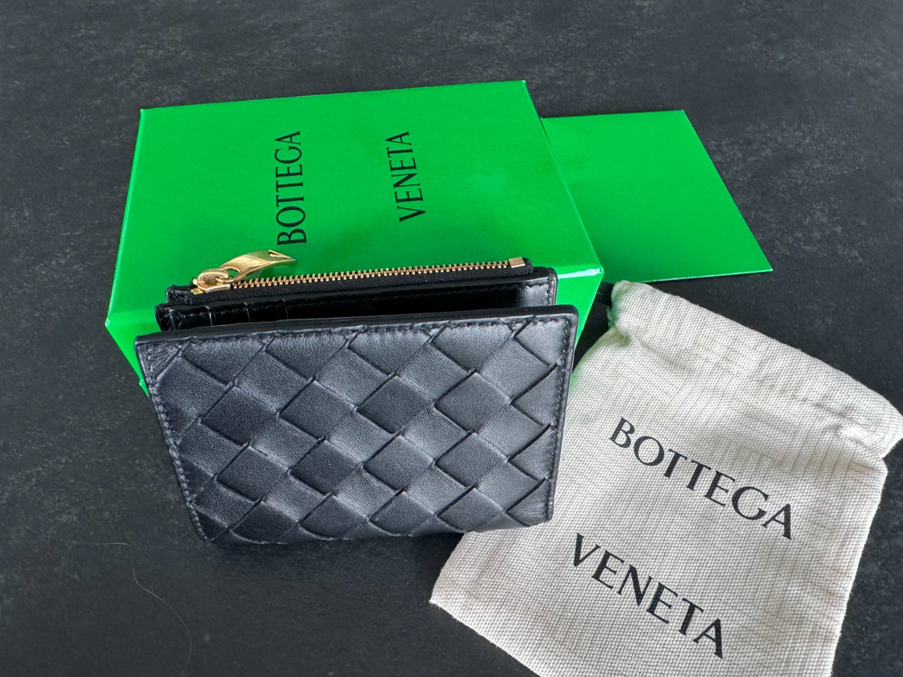 Bottega Veneta Portefeuilles: Bottega Veneta Small Bi-Fold Wallet – D'occasion à Kilchberg ZH par 753sunshine 9