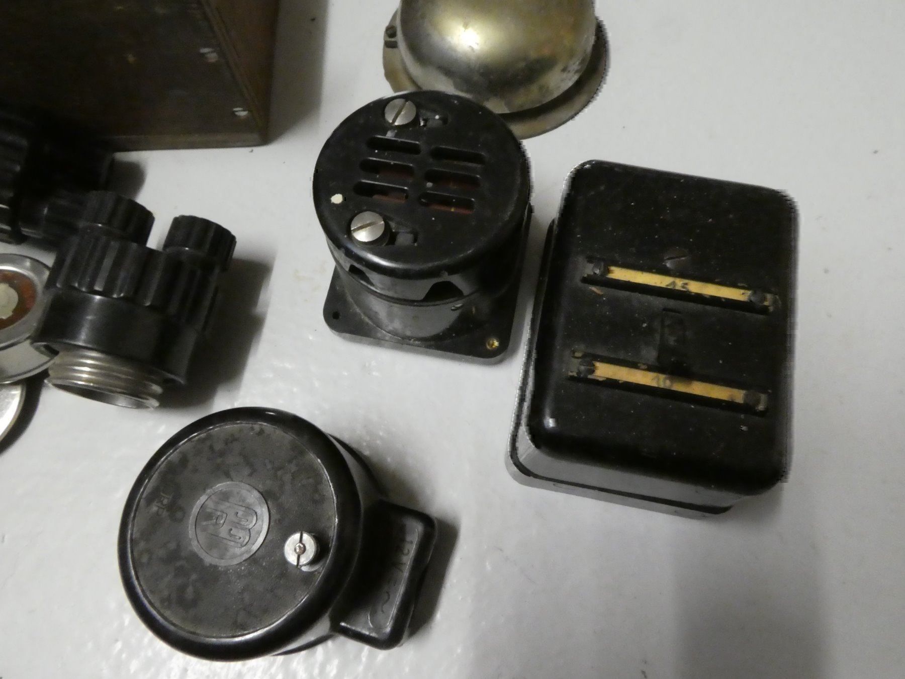 Pièces détachées: Elektrobestandteile Schalter Glocke – D'occasion à Mosnang par Goldwasser 2