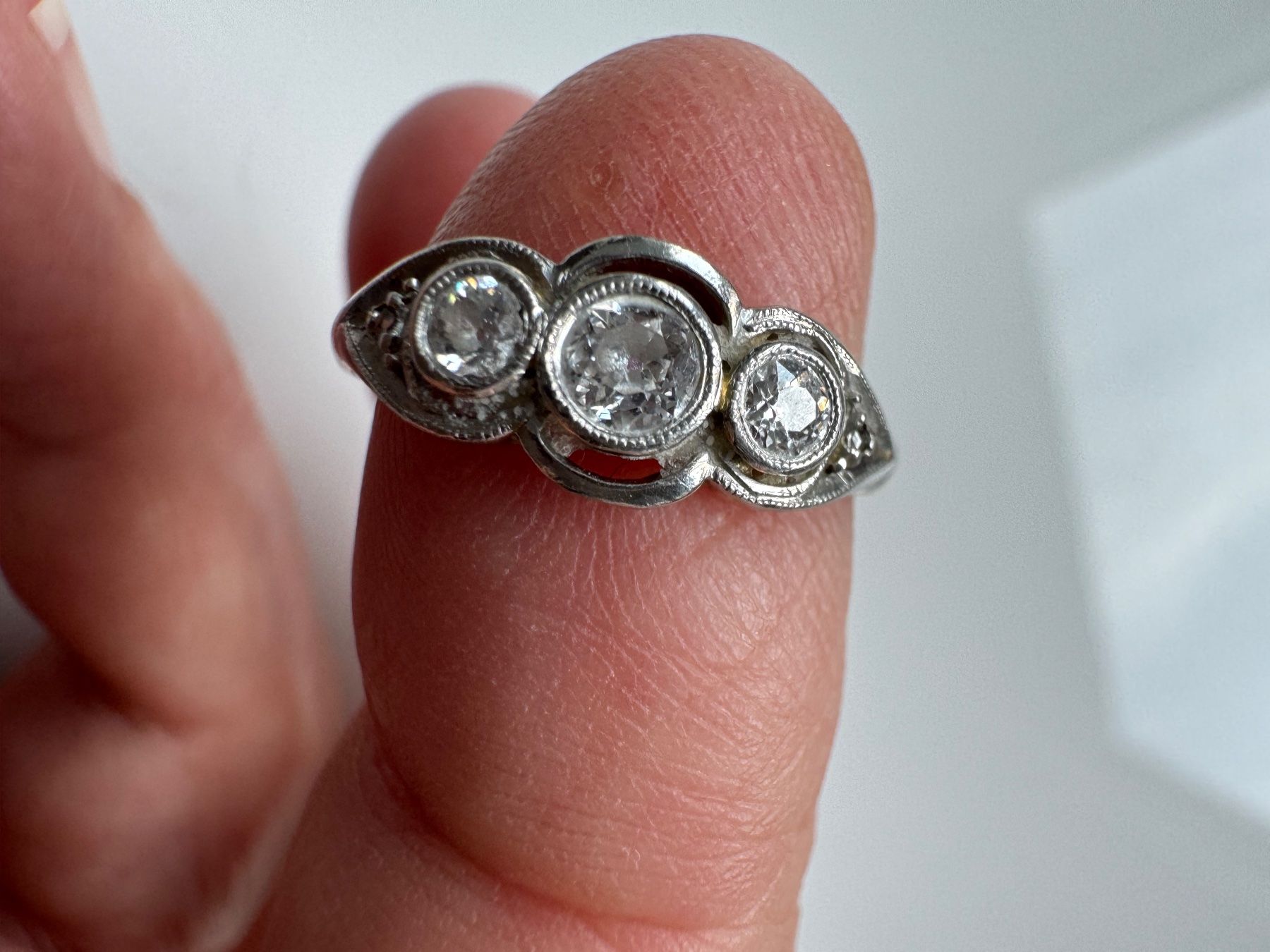 Anelli: Antiker Goldring mit 3 Diamanten – Usato da Zürich venduto da nad_8tc8
