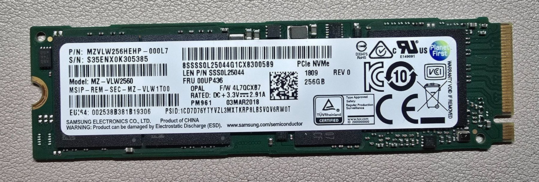 Samsung Harddisks: SSD SAMSUNG 256GB NVMe PCIe – Gebraucht aus Lausanne von Super_IT