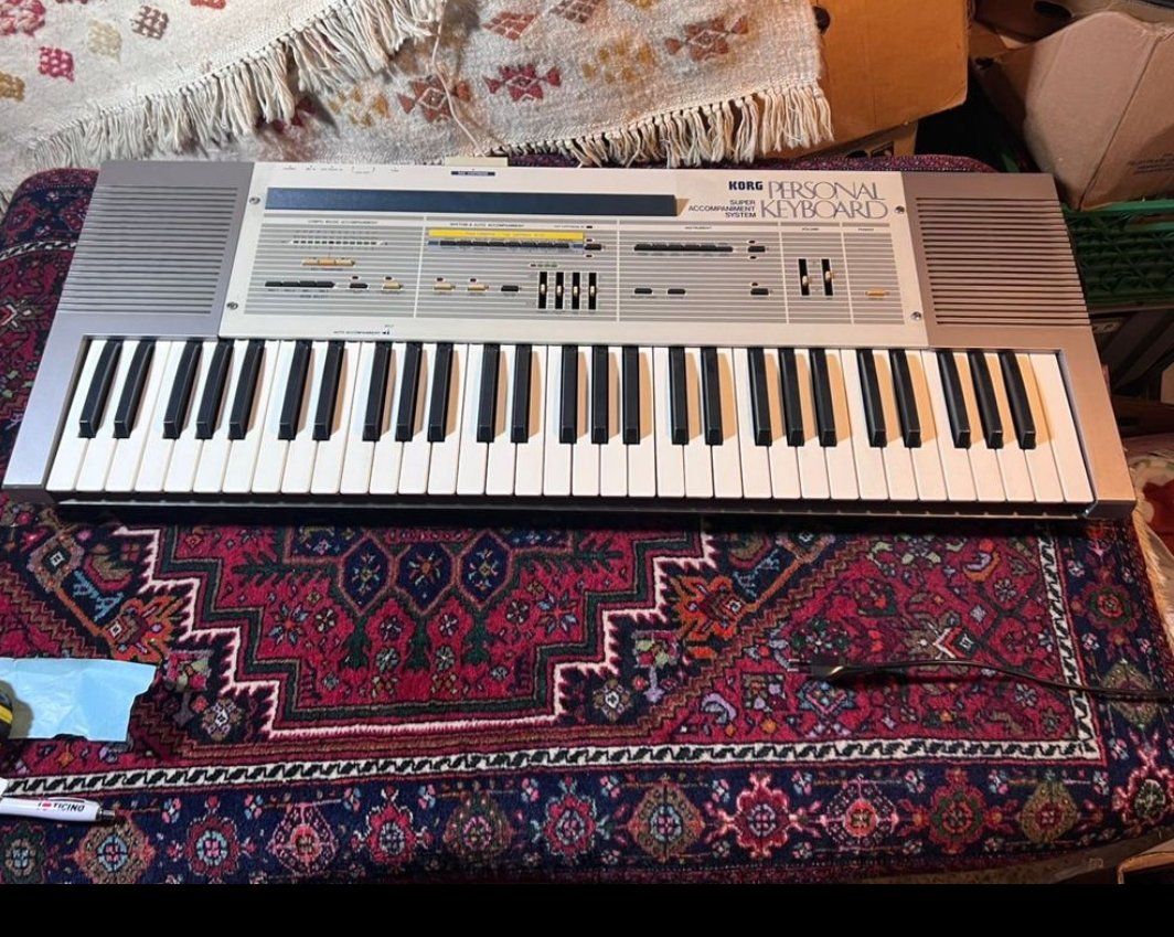 Strumenti musicali: Korg Keyboard Super Personal Accompaniment System (377) – Usato da Winterthur venduto da S.ala