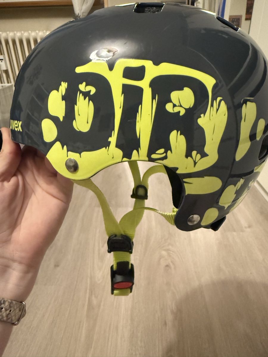 Casques: Uvex Skate/Velohelm – Neuf (Voir description) à Cham par judde_blue