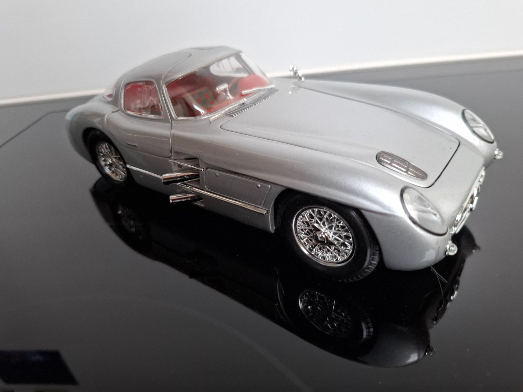 Mercedes-Benz Modellini d'auto: 1:18 Mercedes SLR – Nuovo (secondo la descrizione) da Rüegsauschachen venduto da joe_r9w5