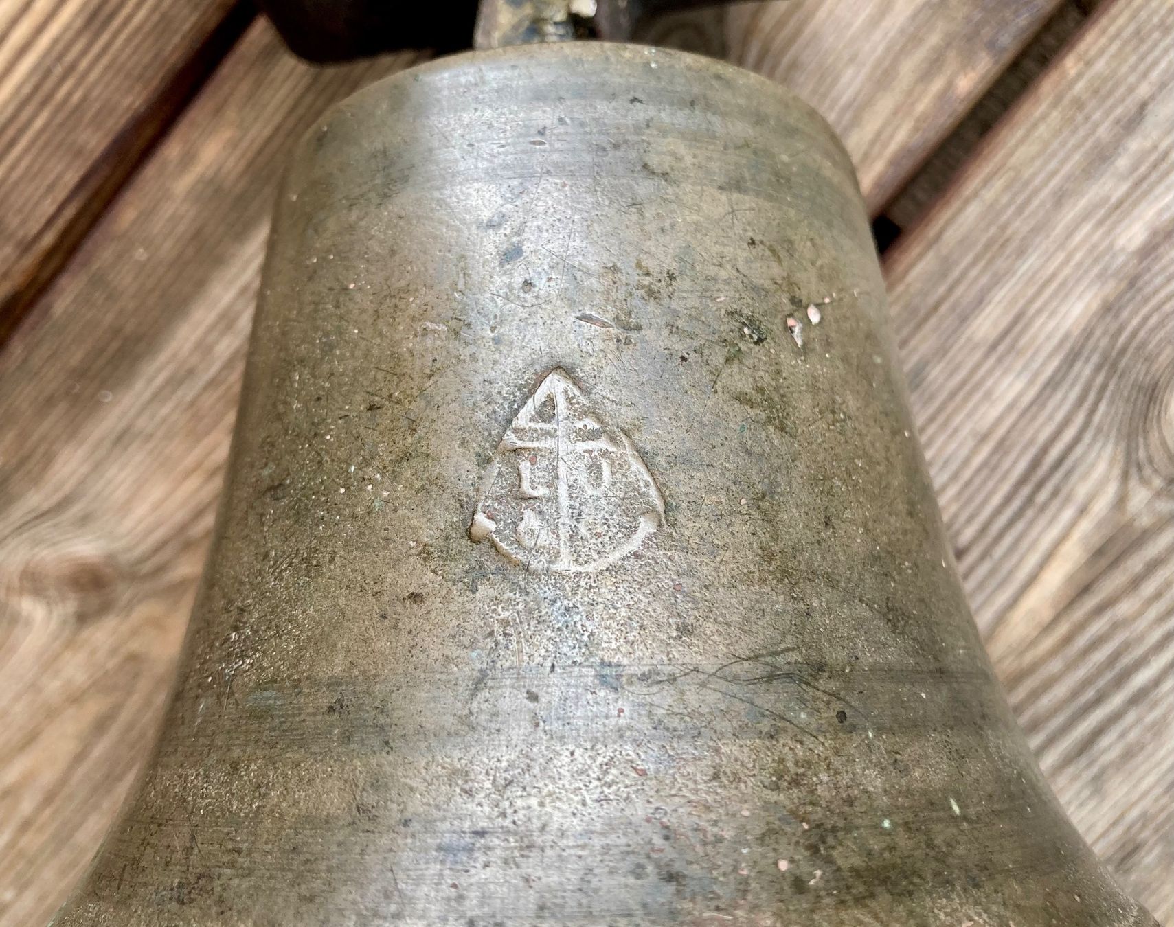 Campanacci mucche: antike uralte Glocke mit Riemen – Usato da Lüchingen venduto da Eeizo 2