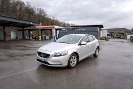 Volvo V40 D2 Top Zustand! 8f bereift, Scheckheftgepflegt