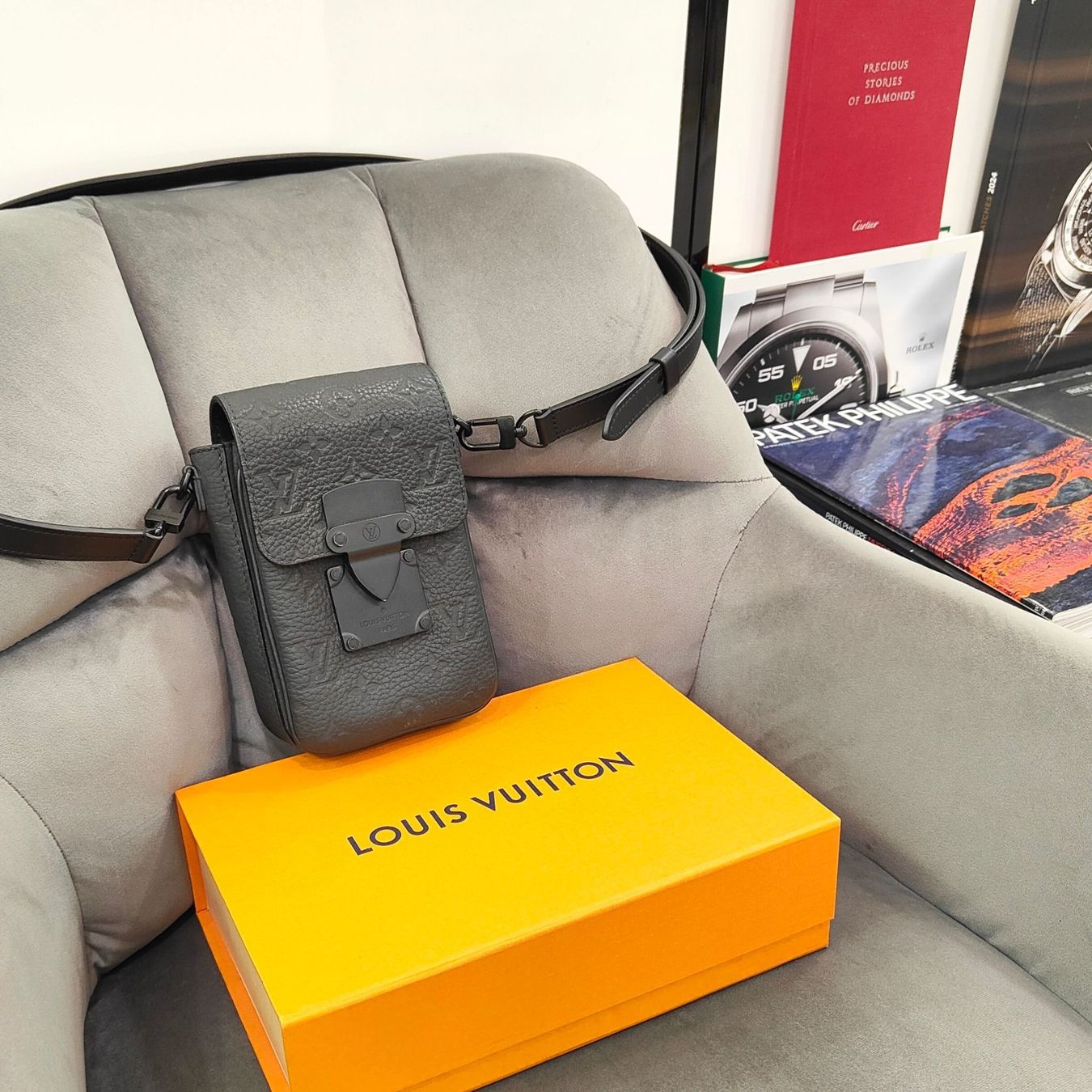 Louis Vuitton Portafogli: Portefeuille Louis Vuitton S-Lock Vertical – Usato da Montreux venduto da CashPay_Montreux